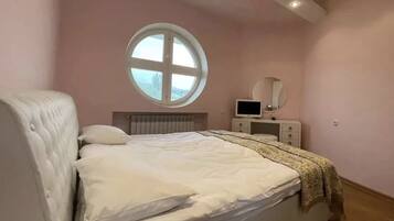 5 chambres, bureau, fer et planche Ă repasser, Wi-Fi gratuit