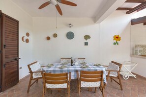 Dining - Villino Pepe Rosa by BarbarHouse (Torre dell'Orso)