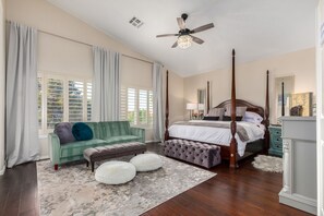 5 bedrooms, iron/ironing board, Internet, bed sheets