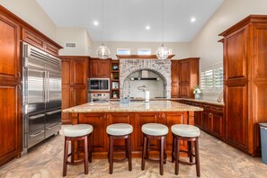 Fridge, microwave, oven, stovetop - The Grand Saguaro, Heated Pool, Hot Tub, Pickleball, Sleeps 27 (Gilbert)