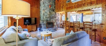 Laid-back Creekside Cabin Walkable to Town