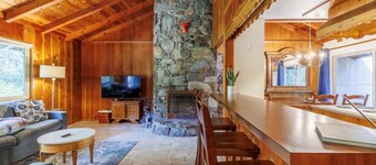 Laid-back Creekside Cabin Walkable to Town