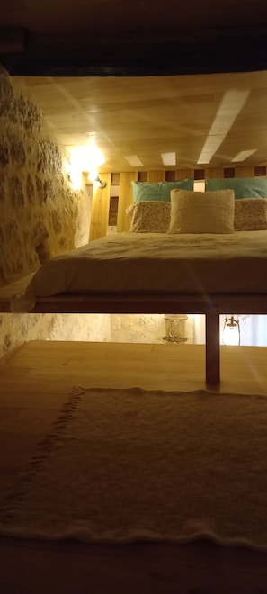 4 slaapkamers, een bureau, een strijkplank/strijkijzer, gratis wifi