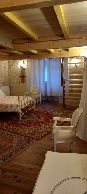 4 bedrooms, desk, iron/ironing board, free WiFi - Bella Vista (Aubeterre-sur-Dronne)