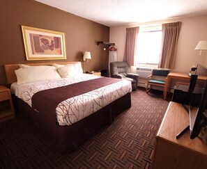 Down duvets, pillow-top beds, laptop workspace, iron/ironing board - Star of The Lakes (Detroit Lakes)
