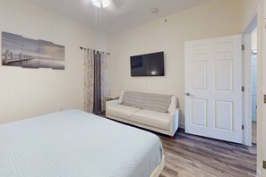 2 bedrooms, iron/ironing board, free WiFi