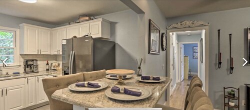 Cute Cottage nestled in the trees close to Doak Campbell Stadium