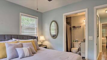 3 bedrooms, iron/ironing board, travel crib, free WiFi