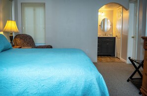 2 bedrooms, desk, iron/ironing board, free WiFi