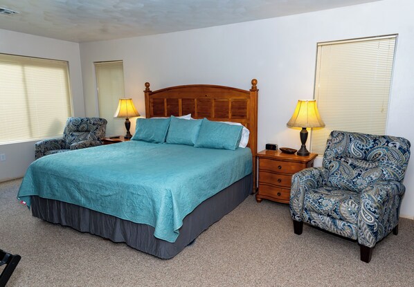 2 habitaciones, escritorio, tabla de planchar con plancha y wifi gratis