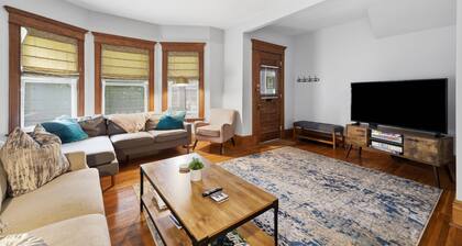 Beautifully Renovated 3 bedroom Elmwood Village Apt