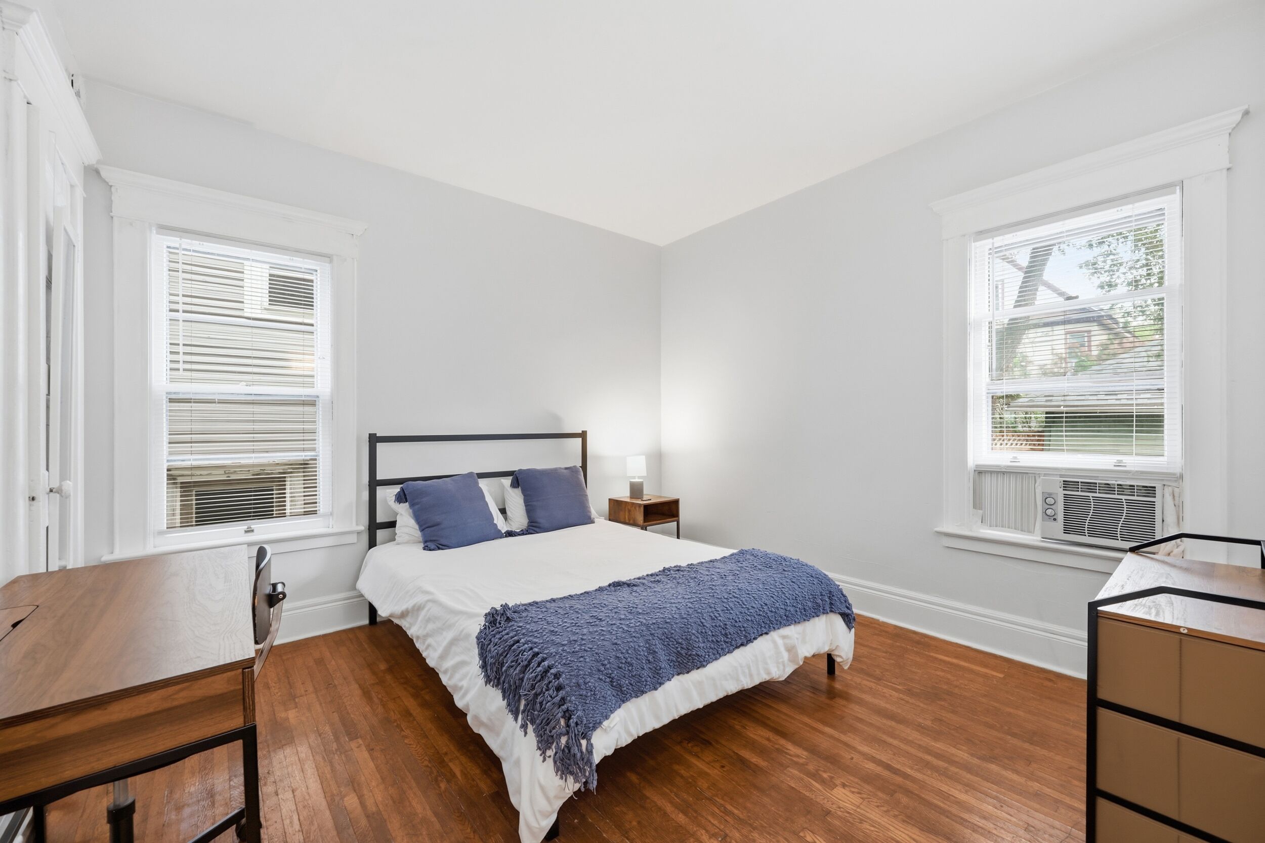 3 bedrooms, desk, iron/ironing board, WiFi (free)