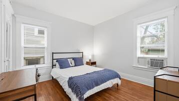 3 bedrooms, desk, iron/ironing board, WiFi (free)