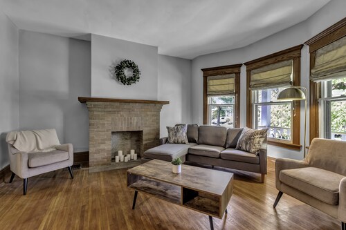 Beautifully Renovated 3 bedroom Elmwood Village Apt