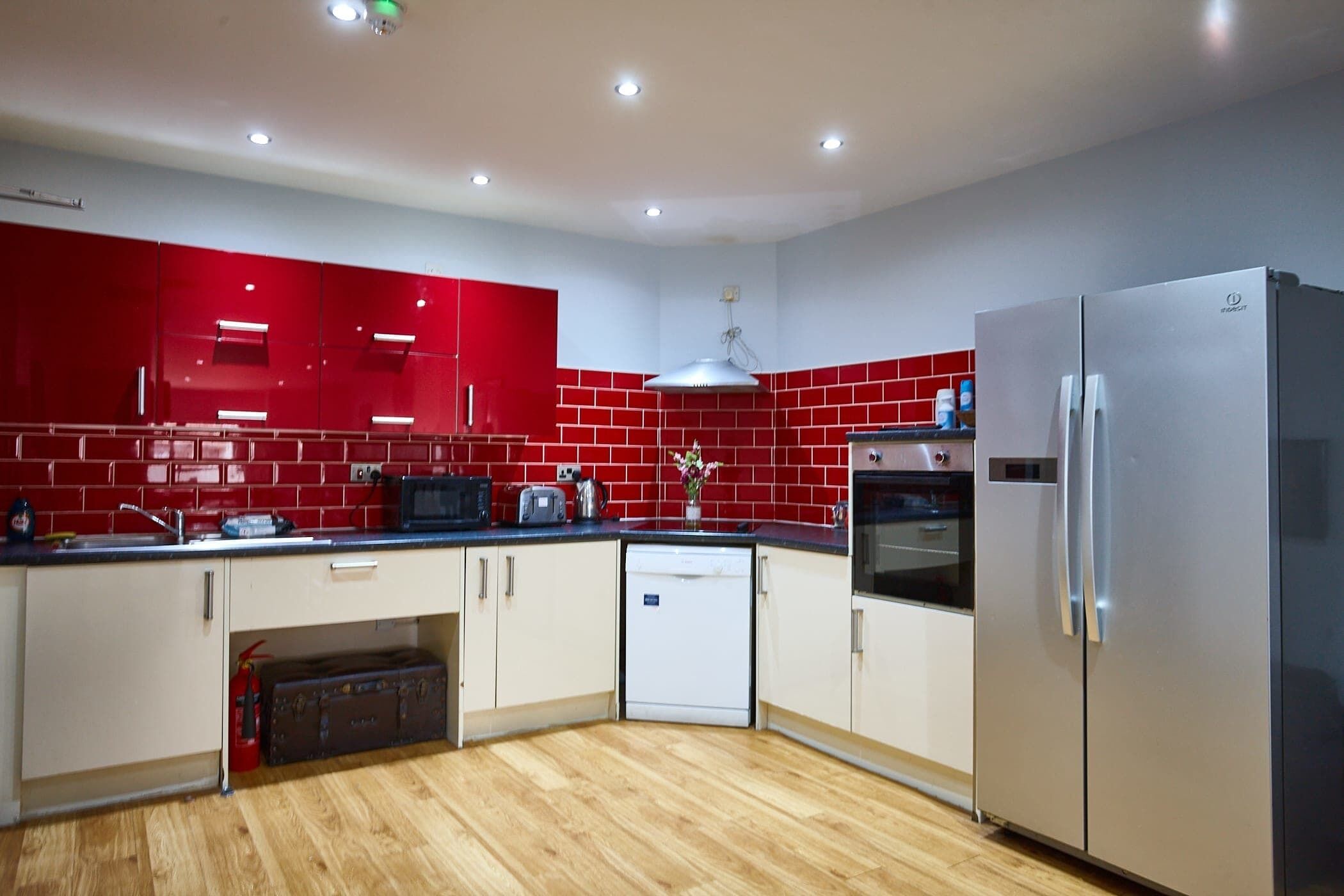 Réfrigérateur, micro-ondes, four, lave-vaisselle