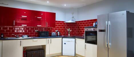 Réfrigérateur, micro-ondes, four, lave-vaisselle