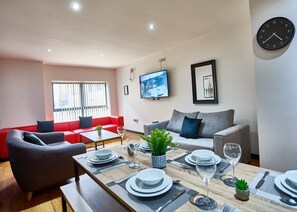 TV, offices - LENNON SUITE 4 BEDS (Liverpool)
