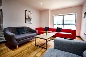 テレビ、書斎 / ワークスペース