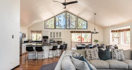 Forever Forest Lodge. 5Bdrm. Tesla Charger. BBQ. Game Room & Theater Room.