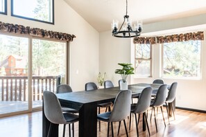 Dining - Forever Forest Lodge. 5Bdrm. Tesla Charger. BBQ. Game Room & Theater Room. (Big Bear Lake)
