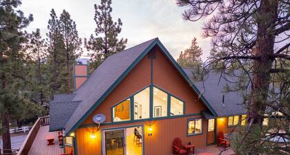 Forever Forest Lodge. 5Bdrm. Tesla Charger. BBQ. Game Room & Theater Room.