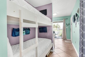 1 bedroom, iron/ironing board, WiFi, bed sheets - 🌅Steps2Sound|Pool|Spacious 1BR|Sunset Harbor Villas 313🌅 (Navarre Beach)