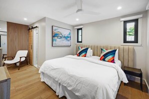 2 habitaciones, tabla de planchar con plancha y cuna de viaje