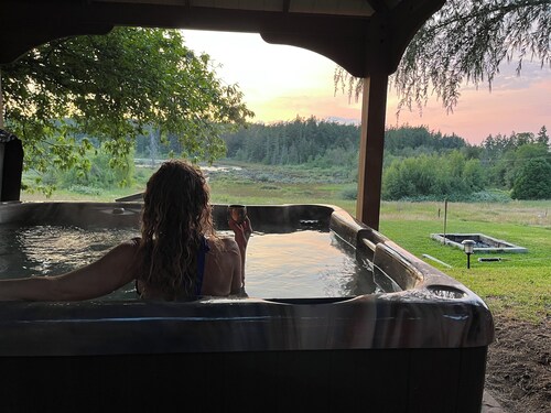 Baker View Lodging with hot tub, sound, mountain, and territorial views.