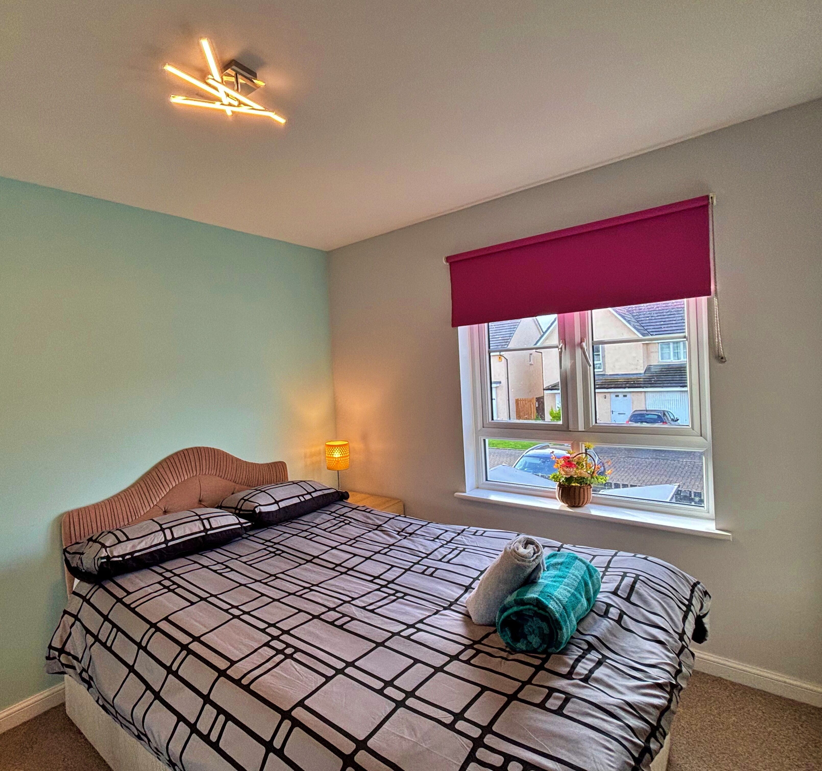 3 bedrooms, desk, iron/ironing board, travel cot