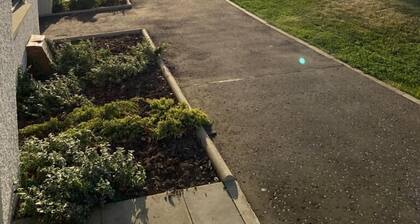 Double bedroom in a brand new shared property, 3 miles away from airpo