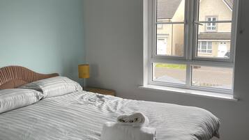 3 bedrooms, desk, iron/ironing board, travel cot