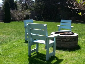 Property grounds - Sheep's Pond, Open Concept Family Home, Plenty of Fun (Brewster)