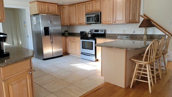 Fridge, microwave, oven, stovetop - Sheep's Pond, Open Concept Family Home, Plenty of Fun (Brewster)