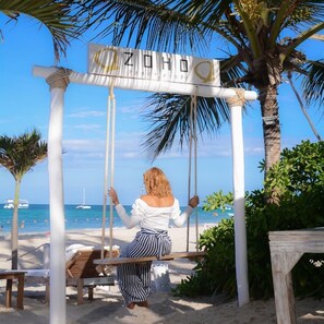 Beach nearby, sun loungers, beach towels