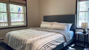 3 slaapkamers, een strijkplank/strijkijzer, reisbedje, gratis wifi