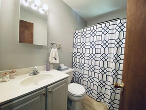 Combined shower/bathtub, hair dryer, towels, soap - Relaxing 3 Bedroom Home in Lake Community (Albrightsville)