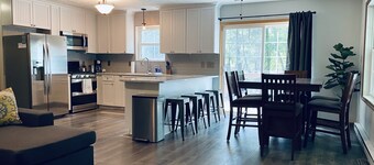 Relaxing 3 Bedroom Home in Lake Community