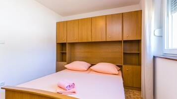 2 bedrooms, free WiFi, bed sheets
