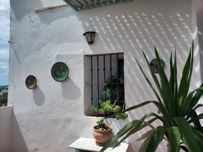 Casa Vista Castillo: Unique Cliff-Edge House with Amazing 180º Views!