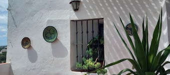 Casa Vista Castillo: Unique Cliff-Edge House with Amazing 180º Views!