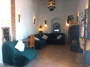 Televisio, kirjoja, stereot