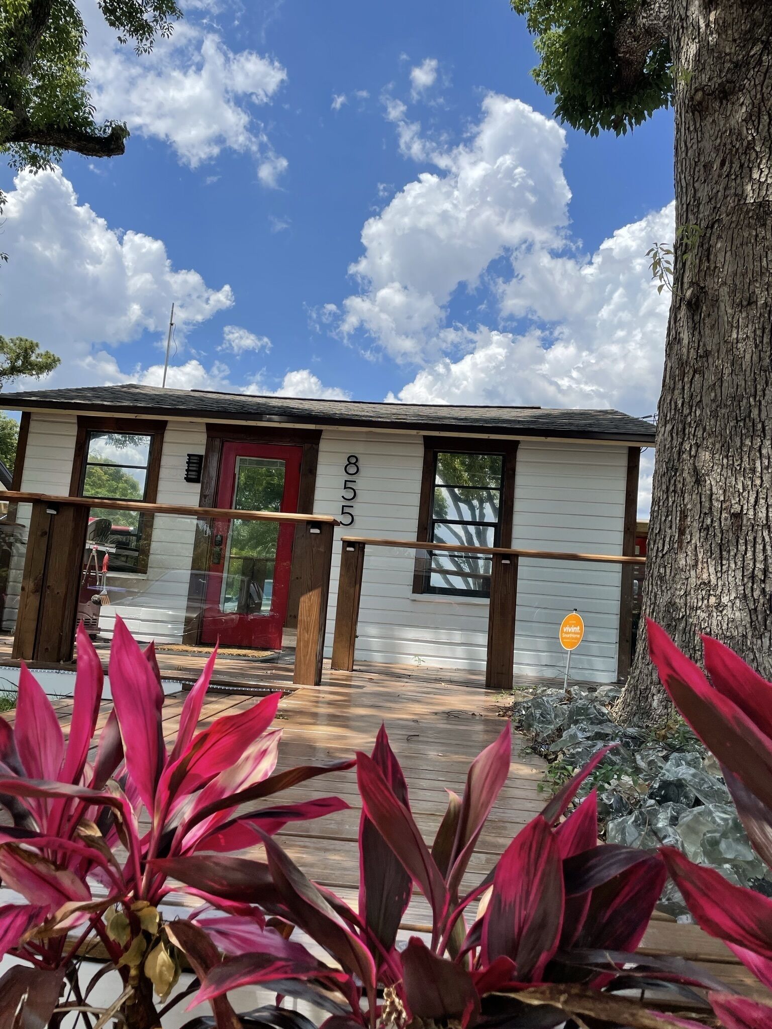BEAUTIFUL 2 bedroom, LUXURY backyard & amenities