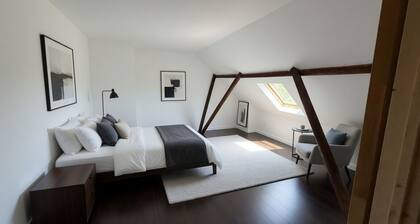Sleep in the attic in a rural atmospheric space surrounded by meadows.