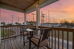 Outdoor dining - Lux Downtown St. Augustine Home – Walk to Sites, Pvt Parking, Pet Friendly, BBQ (St. Augustine)