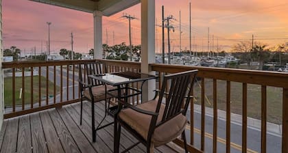 Downtown St. Augustine Escape – Walk to Sites, Parking, Pet Friendly, BBQ