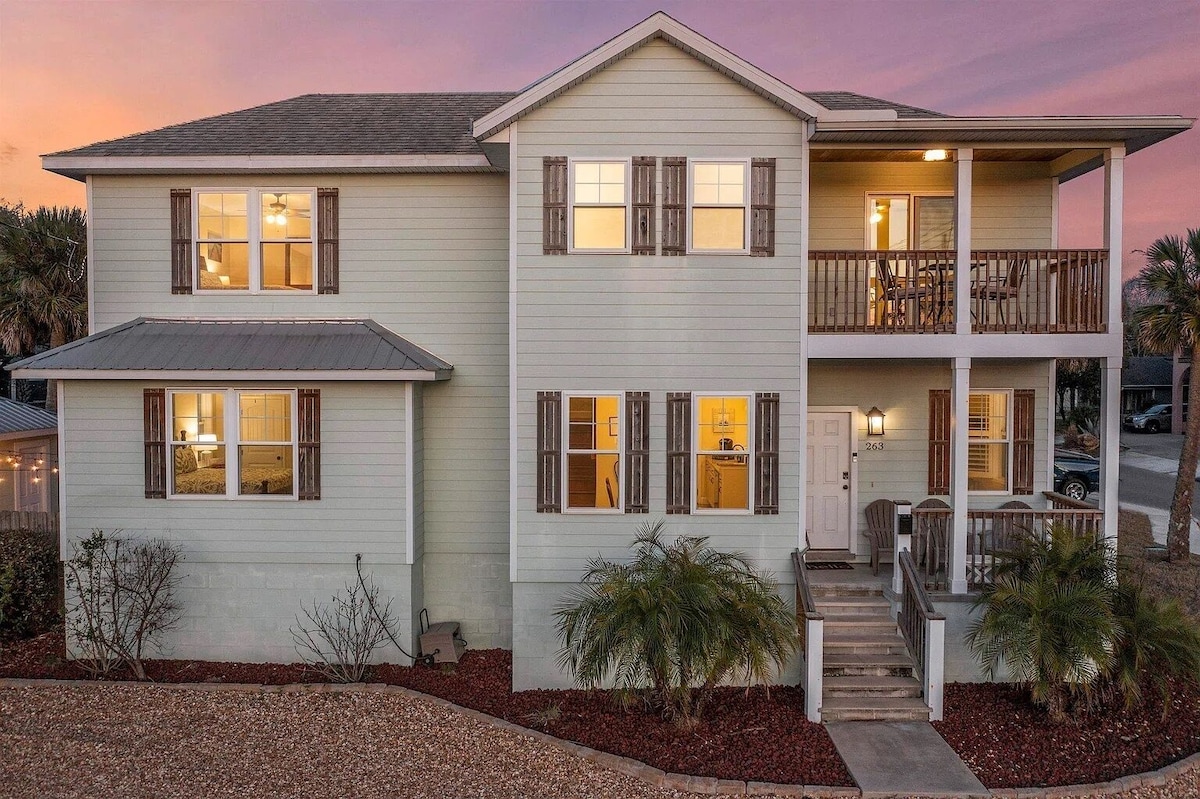 Lux Downtown St. Augustine Home – Walk to Sites, Pvt Parking, Pet Friendly, BBQ