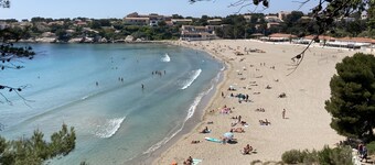New superb 90 m2 seafront apartment on the Côte Bleue