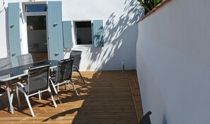 Outdoor dining - Charentaise house completely renovated (Royan)
