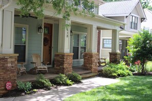 Exterior detail - 4 Bedroom Home Over-Looking Uptown (Charlotte)