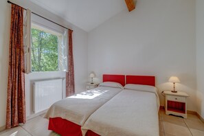 2 slaapkamers, een kluis op de kamer, een strijkplank/strijkijzer